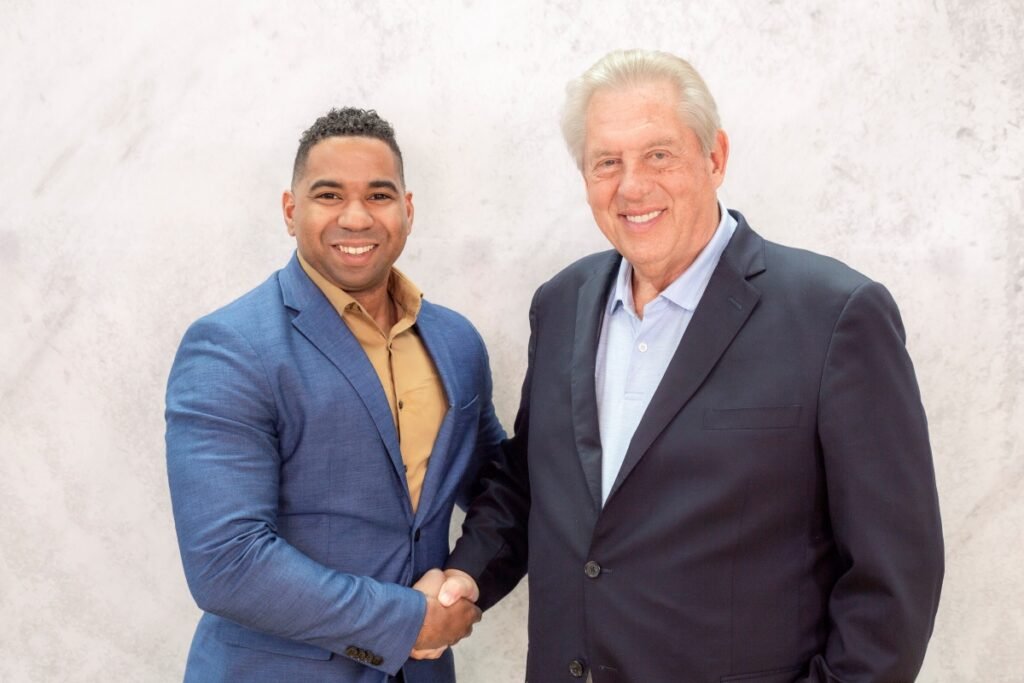 Photograph of Eliezer Rivera and John C Maxwell at a Maxwell Leadership Certification Conference
